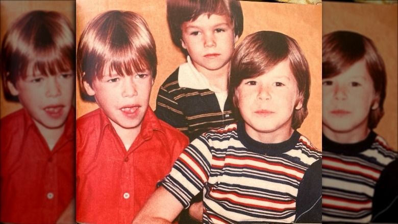 Mark Wahlberg als Kind mit zwei seiner Brüder.