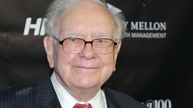 Warren Buffett lächelt
