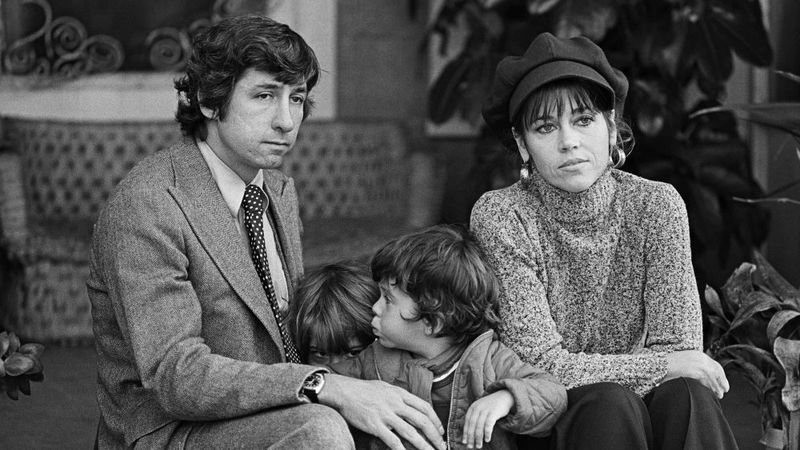 Tom Hayden und Jane Fonda mit Kindern
