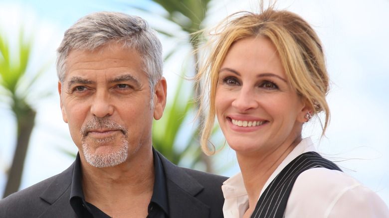 George Clooney und Julia Roberts, beide lächelnd
