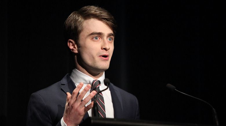 Daniel Radcliffe spricht 2011 auf der Bühne.