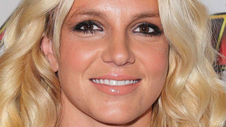 Britney Spears lächelt