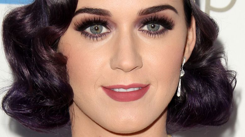 Katy Perry mit kurzen Haaren