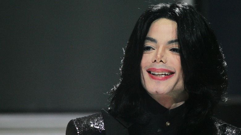Michael Jackson lächelt