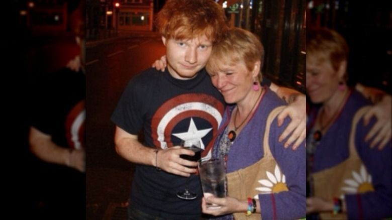 Ed Sheeran umarmt seine Mutter Imogen Sheeran