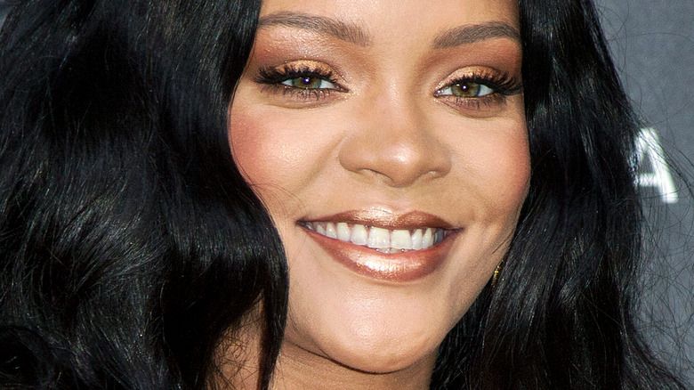 Es ist offiziell sechs Jahre her, seit Rihanna ein Album veröffentlicht hat, und die Fans sind verunsichert