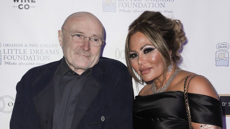 Phil Collins und Orianne Cevey posieren 2019 gemeinsam