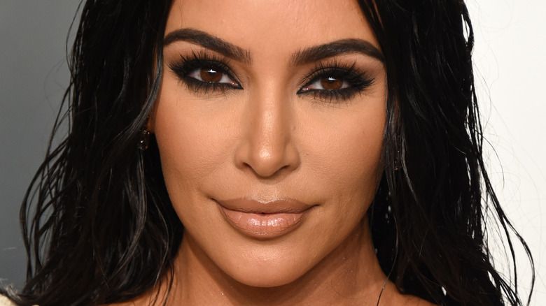 Kim Kardashian trägt schwarzen Eyeliner