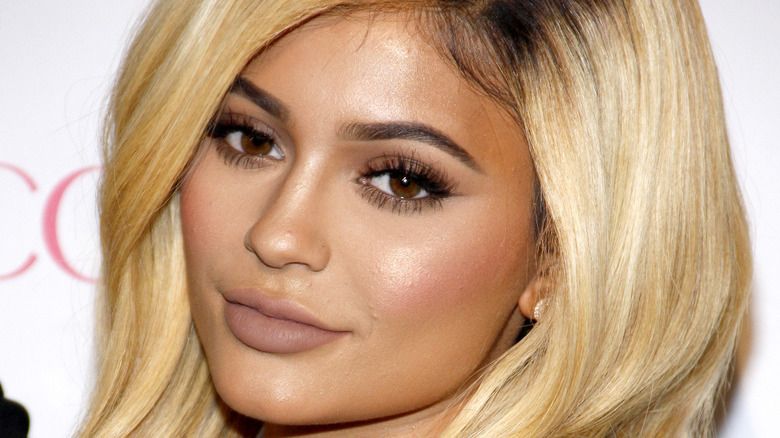 Kylie Jenner schließt unhöfliche Kommentare auf TikTok über ihre Lippen