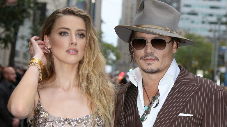 Amber Heard mit Johnny Depp auf der Straße