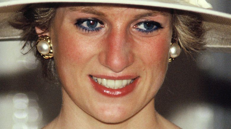 Prinzessin Diana lächelt