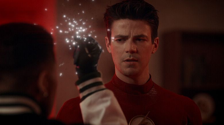 Grant Gustin als The Flash mit strenger Miene