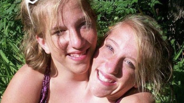 Wo sind die siamesischen Zwillinge Abby und Brittany Hensel jetzt?